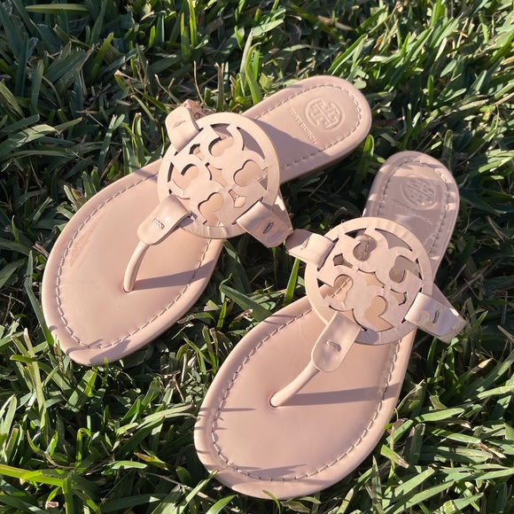 tory burch seashell sandals